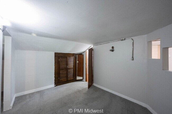 Building Photo - "Chic Studio Living: Spacious 768 Sq Ft Gem in Indianapolis!"