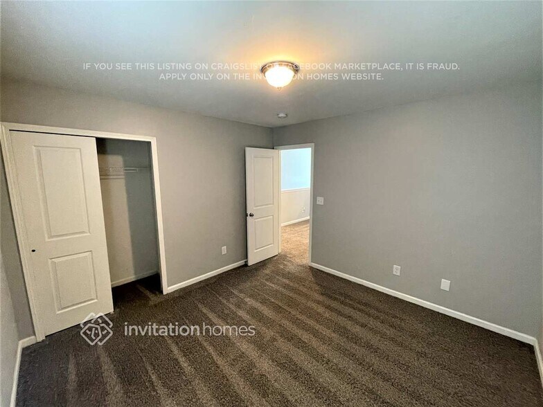 Building Photo - 1631 Eastway Dr
