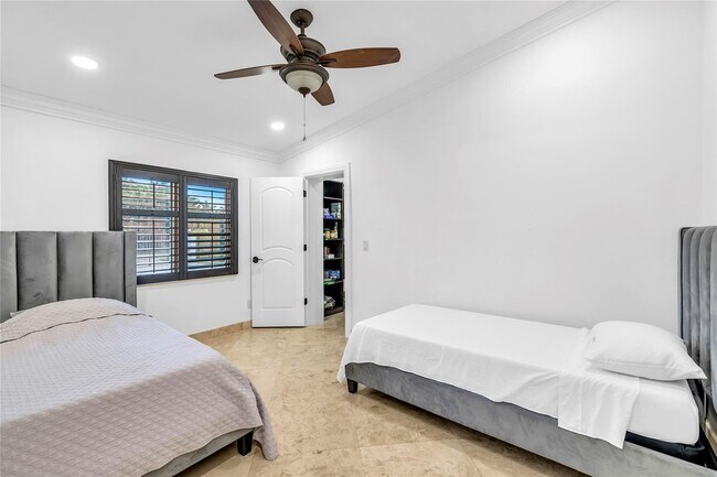 Building Photo - 6300 SW 190th Ave