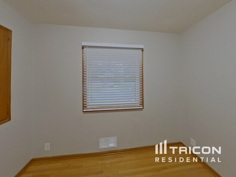 Building Photo - 2660 Roth Pl