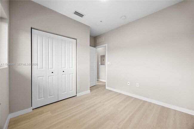 Building Photo - 630 NE 166th St