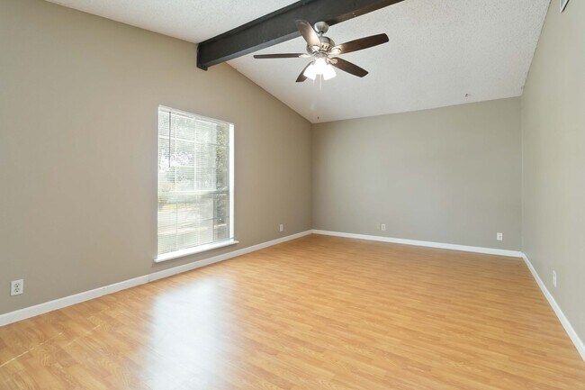 Building Photo - Charming 3-Bedroom Home Available for Rent!