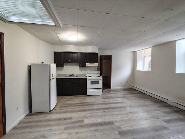 Building Photo - 12 Main St