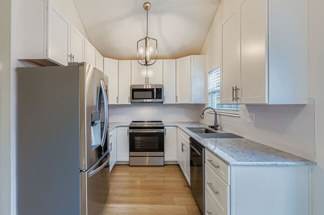 Building Photo - 3435 Mountainside Dr