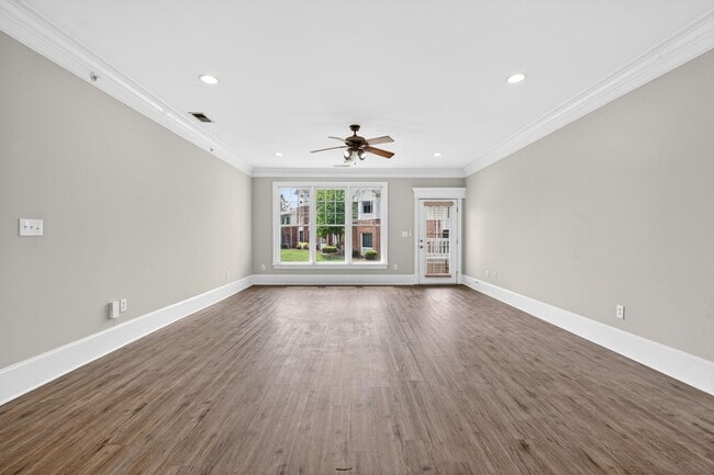 Building Photo - 828 Waterford Lake Dr