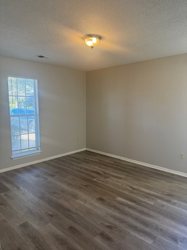 Building Photo - 4217 Brighton Dr