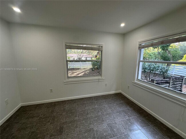 Building Photo - 6810 SW 70th Ave