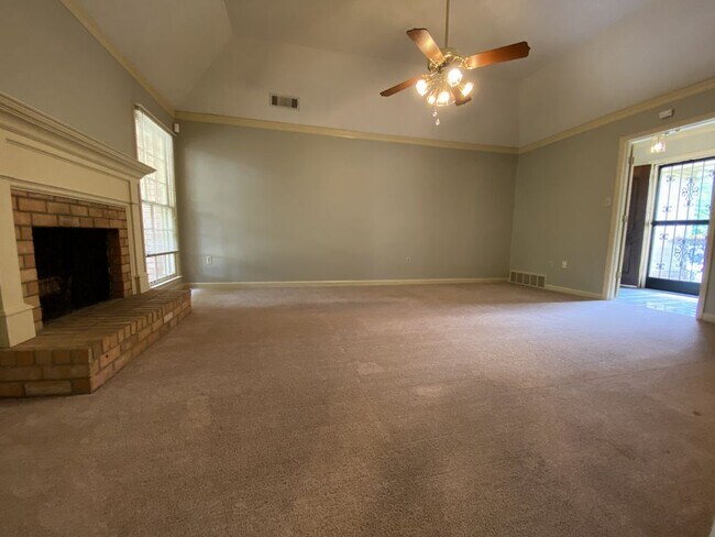 Building Photo - 3 BEDROOM 2 BATHROOM MEMPHIS RENTAL HOME