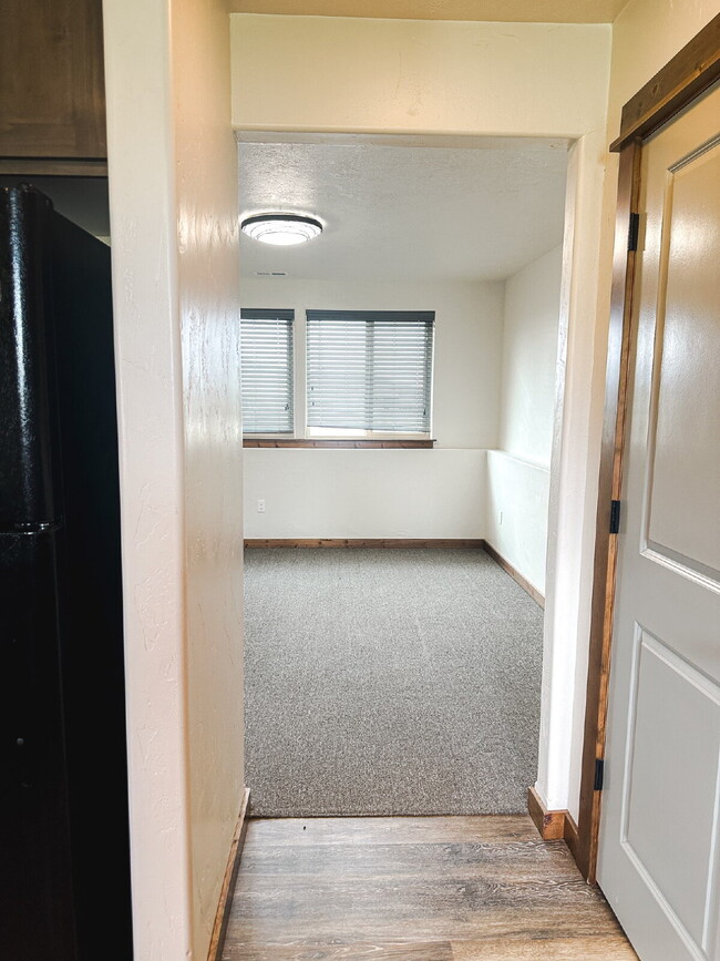 Building Photo - 3 Bedroom, 1 Bathroom Lower Level Duplex
