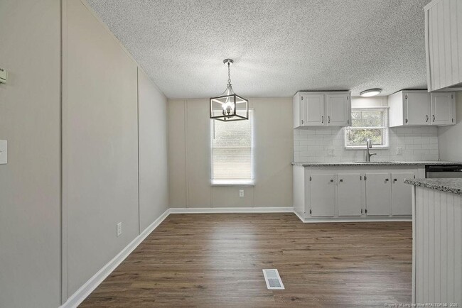 Building Photo - 226 Twin Creek Dr