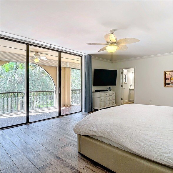 Building Photo - 5601 Jimmy Buffett Mem Hwy