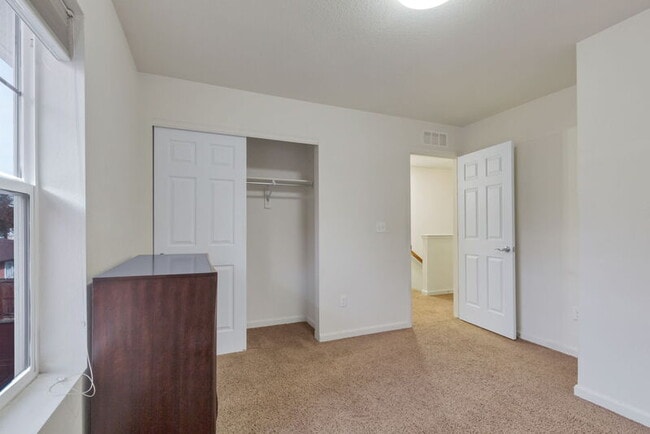 Building Photo - 1577 Chase St