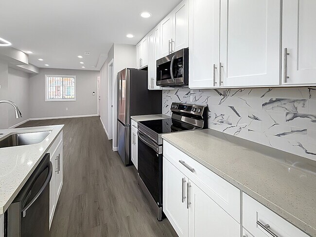 Building Photo - 4828 Beaufort Ave