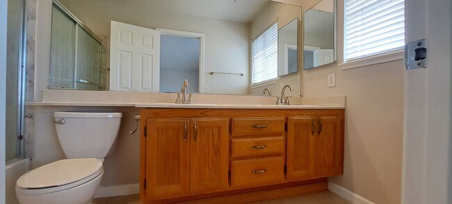 Building Photo - 320 Stamper Cir
