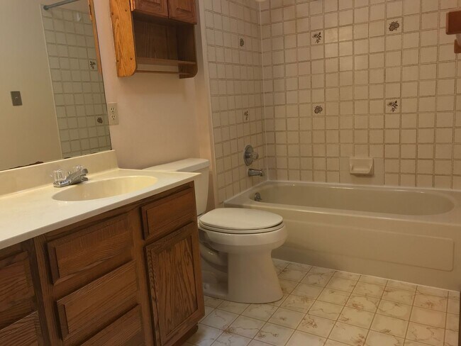 Building Photo - 5292 Cracker Barrel Cir