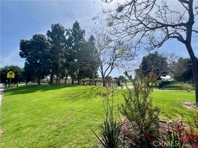 Building Photo - 17 Goldenrod