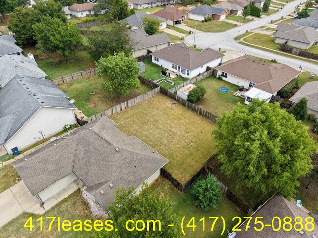 Building Photo - 834 S Duke Ave