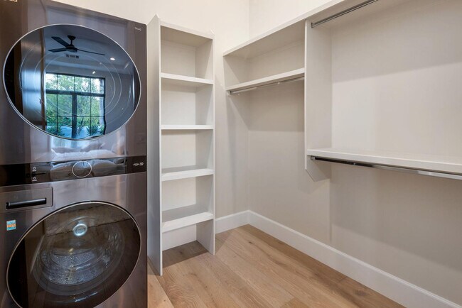 Building Photo - 6500 E Cactus Wren Rd