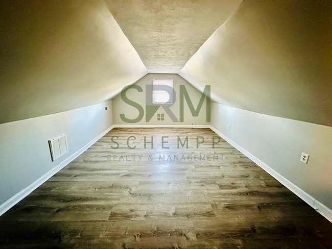 Building Photo - 2 bedroom home in South Louisville now available!