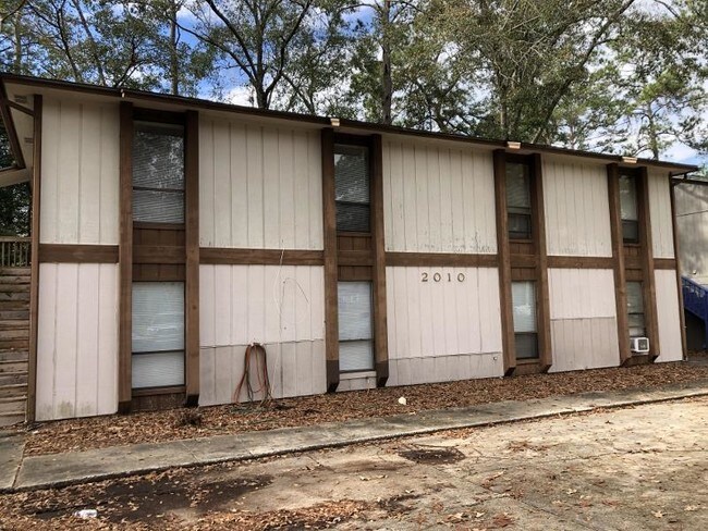 Building Photo - 2010 Bradford Ct