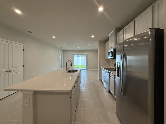 Building Photo - 499 Voltaire Dr