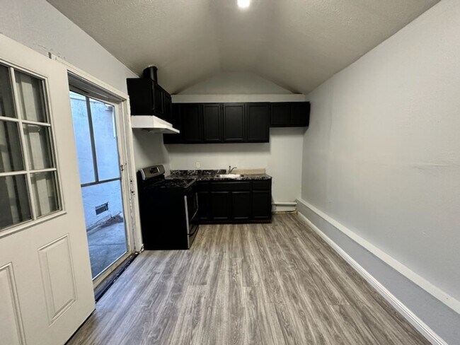 Building Photo - 10635 Acalanes Dr