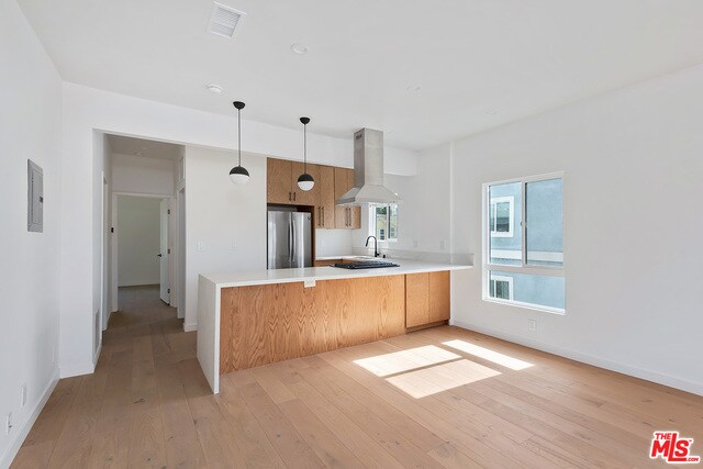 Building Photo - 982 N El Centro Ave