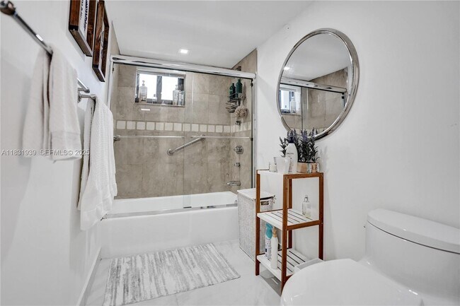 Building Photo - 900 NE Spanish River Blvd