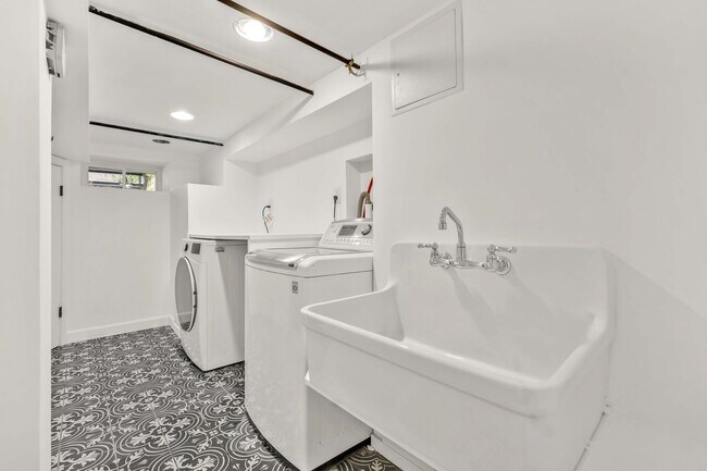 Building Photo - 461 Prospect Ave