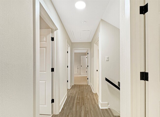 Building Photo - 5034 Oak Shadows Dr