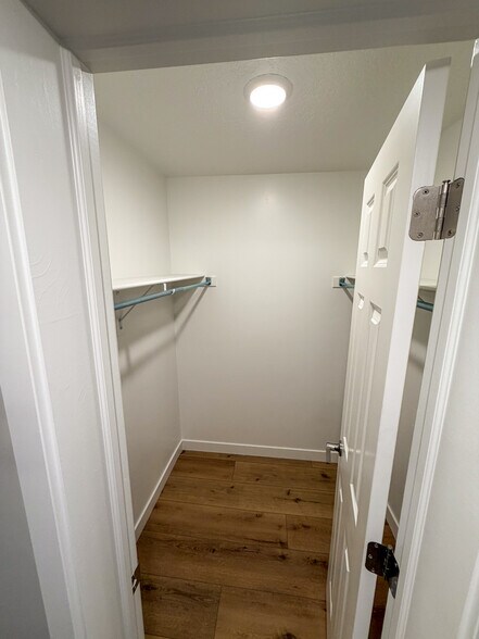 Building Photo - 1032 E 400 S