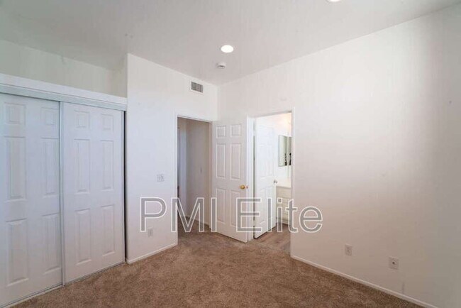 Building Photo - 28254 Canterbury Ct