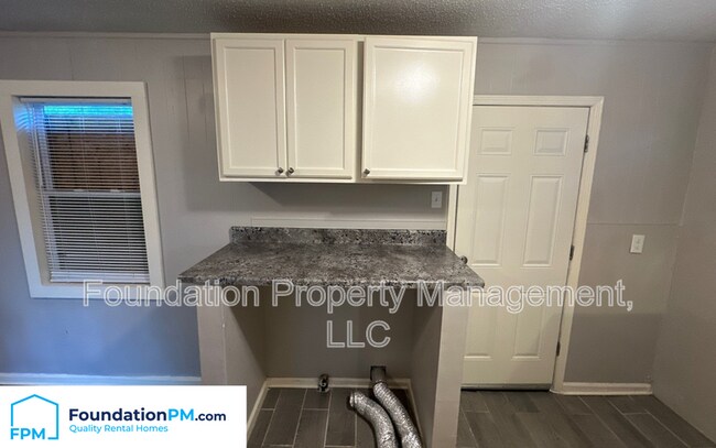 Building Photo - 2601 Dakar Ave