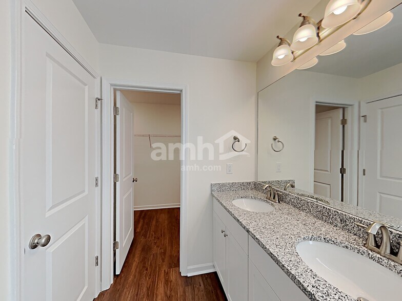 Building Photo - 20 Valley Brook Ct