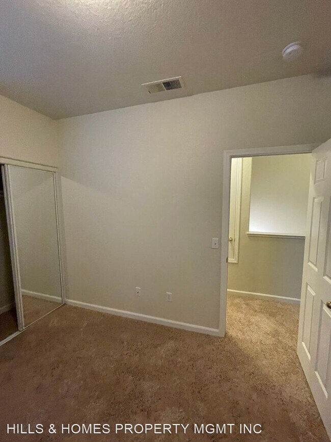 Building Photo - 3 br, 2.5 bath House - 311 MARK WEST COMMO...