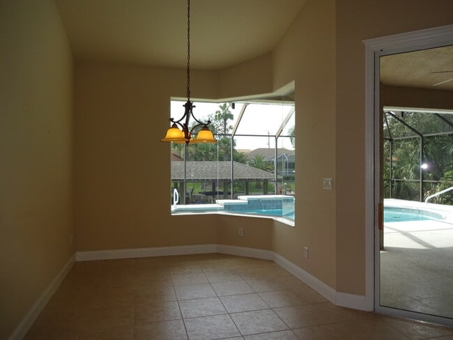 Building Photo - 7 Cherokee Ct W