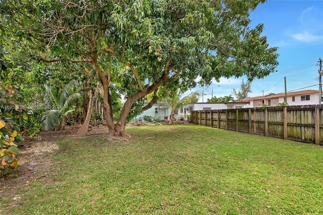 Building Photo - 3050 SW 23rd Terrace