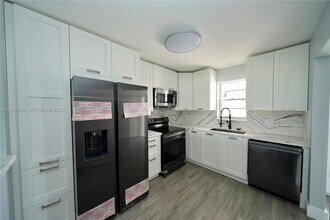 Building Photo - 2541 Aragon Blvd