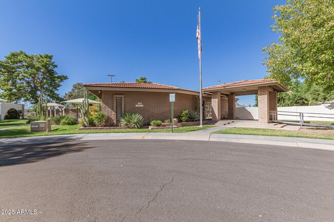 Building Photo - 7714 E Wilshire Dr