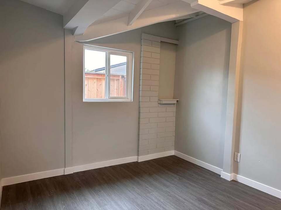 Building Photo - 2203A Alta Vista Dr