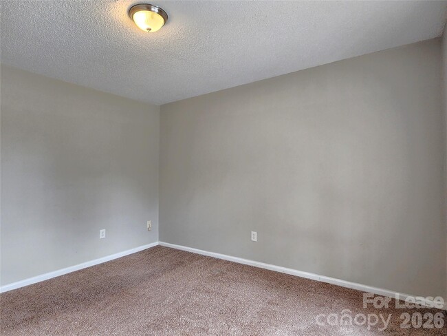 Building Photo - 268 Southcircle Dr NW