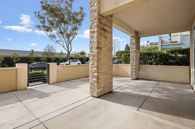 Building Photo - 370 Broadway Dr