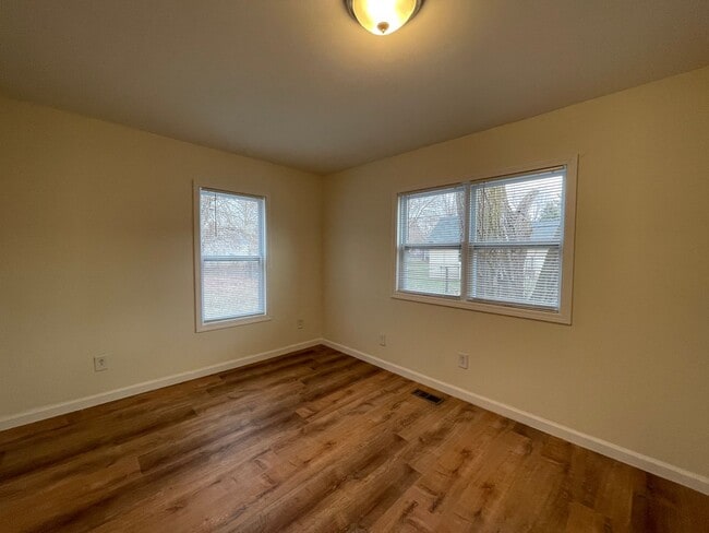 Building Photo - Three Bedroom Home in Vicksburg