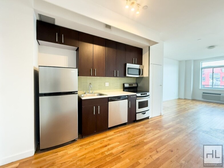 Building Photo - NO FEE / Spacious Sunlit Bushwick Studio /...