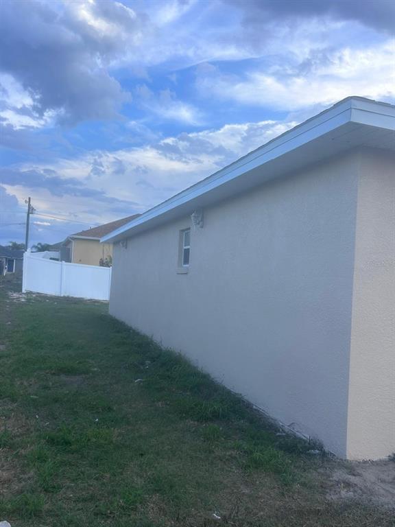 Building Photo - 8 Sawfish Ct