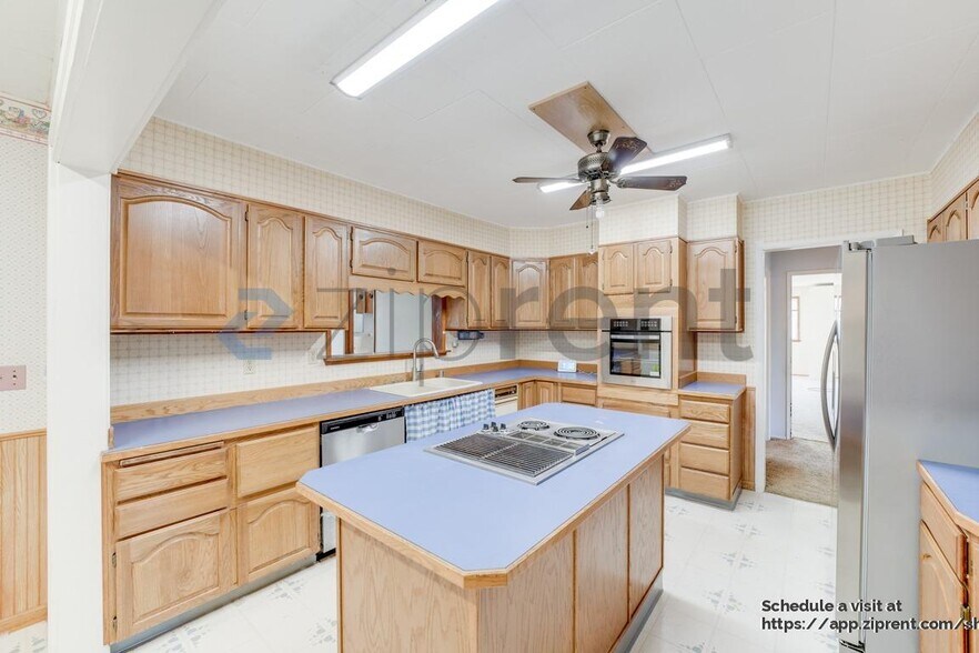 Building Photo - 351 Blake St