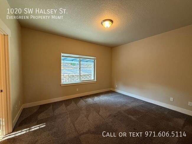 Building Photo - 1020 SW Halsey St