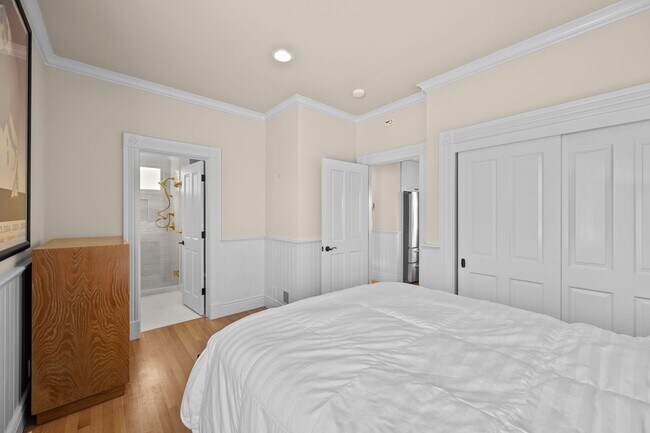 Building Photo - 215 Bridgeway-2
