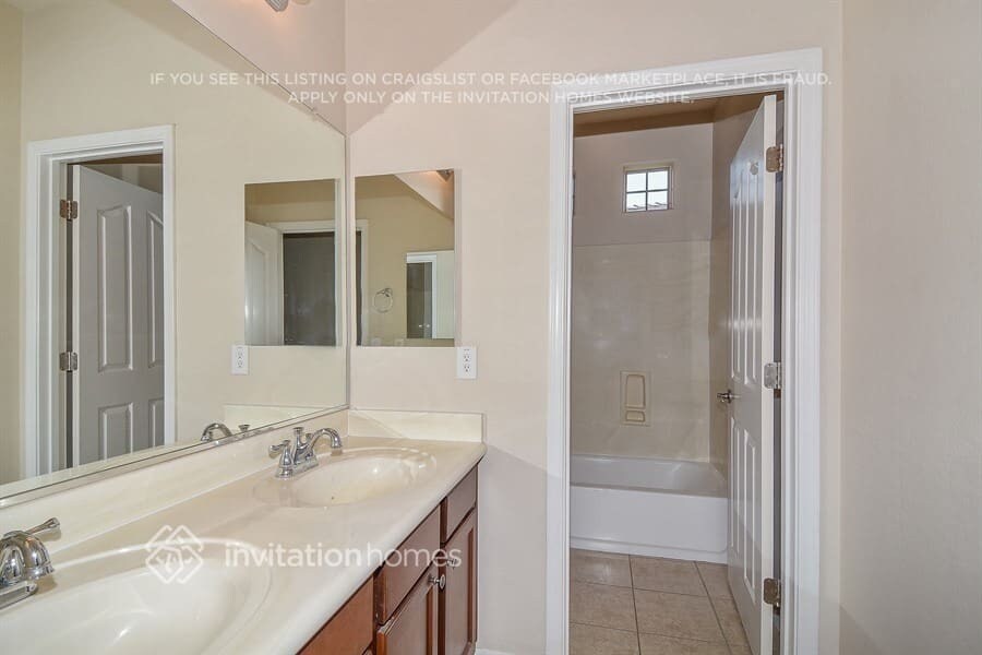 Building Photo - 5405 W Siesta Way