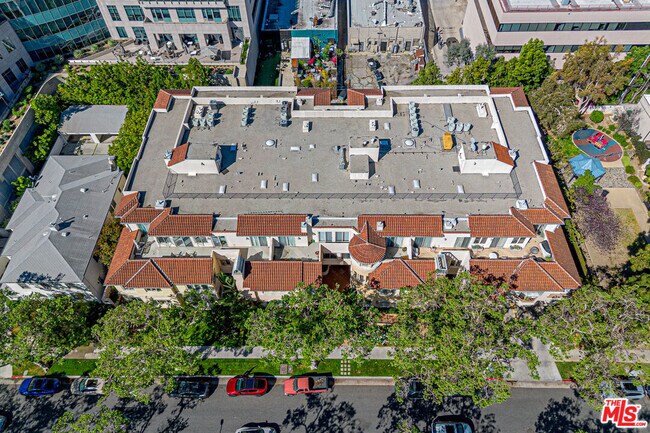 Building Photo - 143 N Arnaz Dr